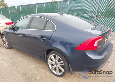 2011 Volvo S60 T6 z USA, uszkodzony, nr VIN YV1902FH2B2005721